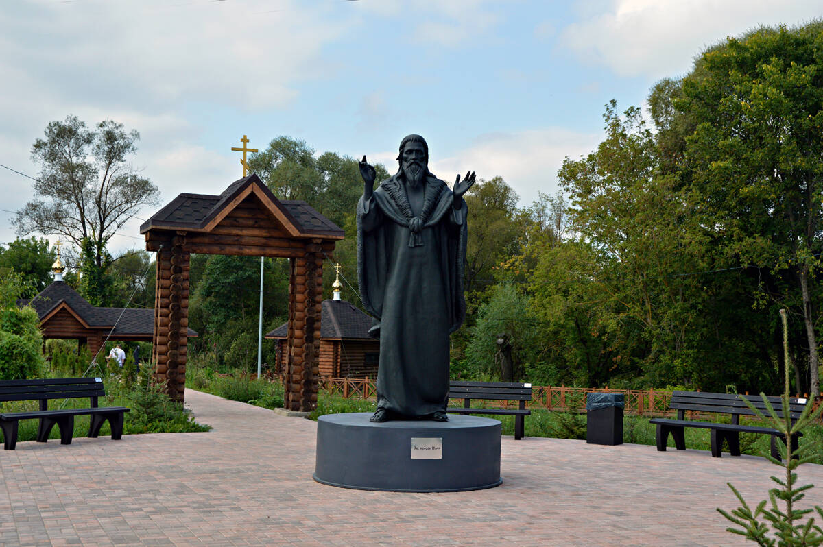 Церковь Рождества Христова, Поддубровка (Усманский район, Липецкая область). дополнительная информация, Святой источник вкм Илии близ храма