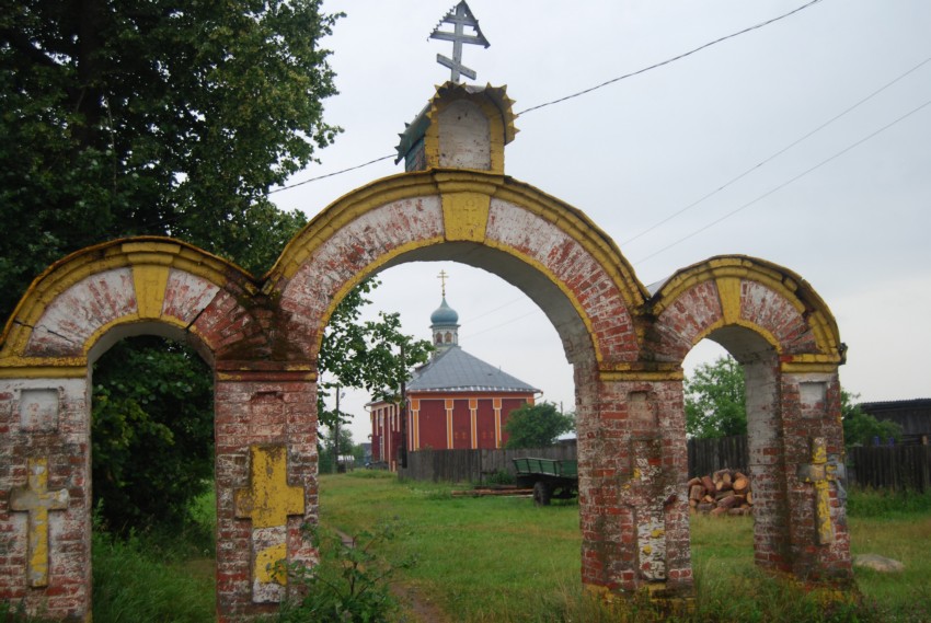 Церковь Казанской иконы Божией Матери, Слободище (Орехово-Зуевский городской округ, Московская область). дополнительная информация, Старые церковные ворота