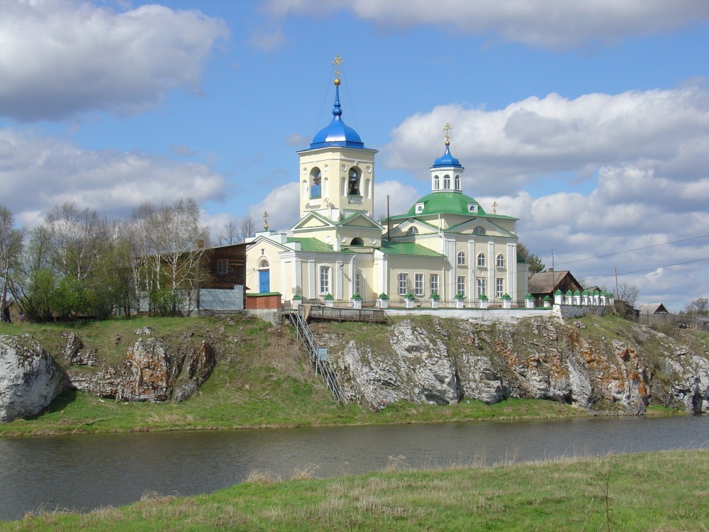 Слобода. Церковь Георгия Победоносца. общий вид в ландшафте