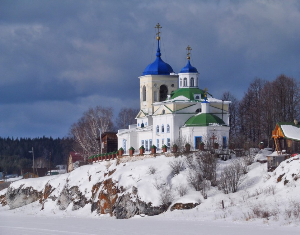 Слобода. Церковь Георгия Победоносца. общий вид в ландшафте