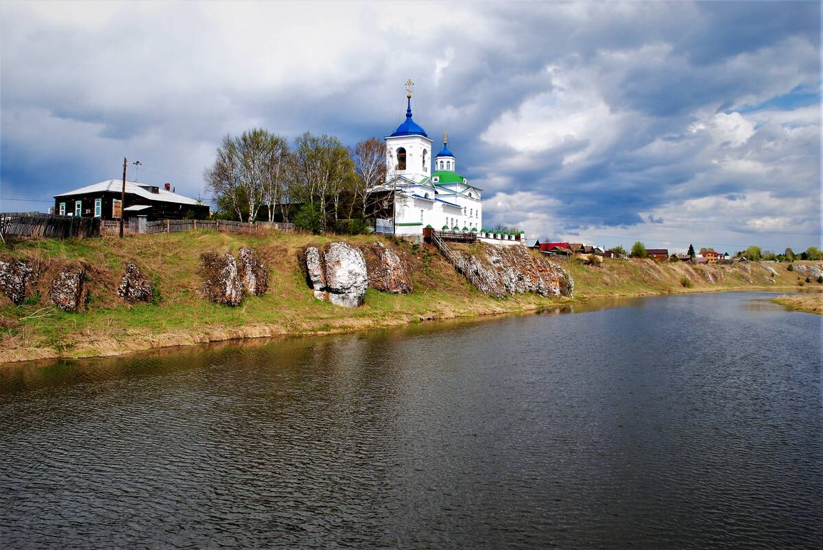 Церковь Георгия Победоносца, Слобода (Первоуральск (ГО Первоуральск), Свердловская область). общий вид в ландшафте