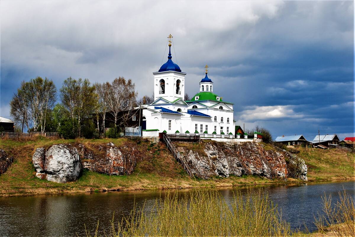 Церковь Георгия Победоносца, Слобода (Первоуральск (ГО Первоуральск), Свердловская область). общий вид в ландшафте