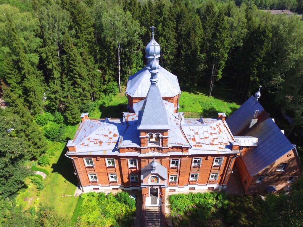 Церковь Марии Магдалины, Лоза (Сергиево-Посадский городской округ, Московская область). общий вид в ландшафте, Вид с запада, фото с квадрокоптера.