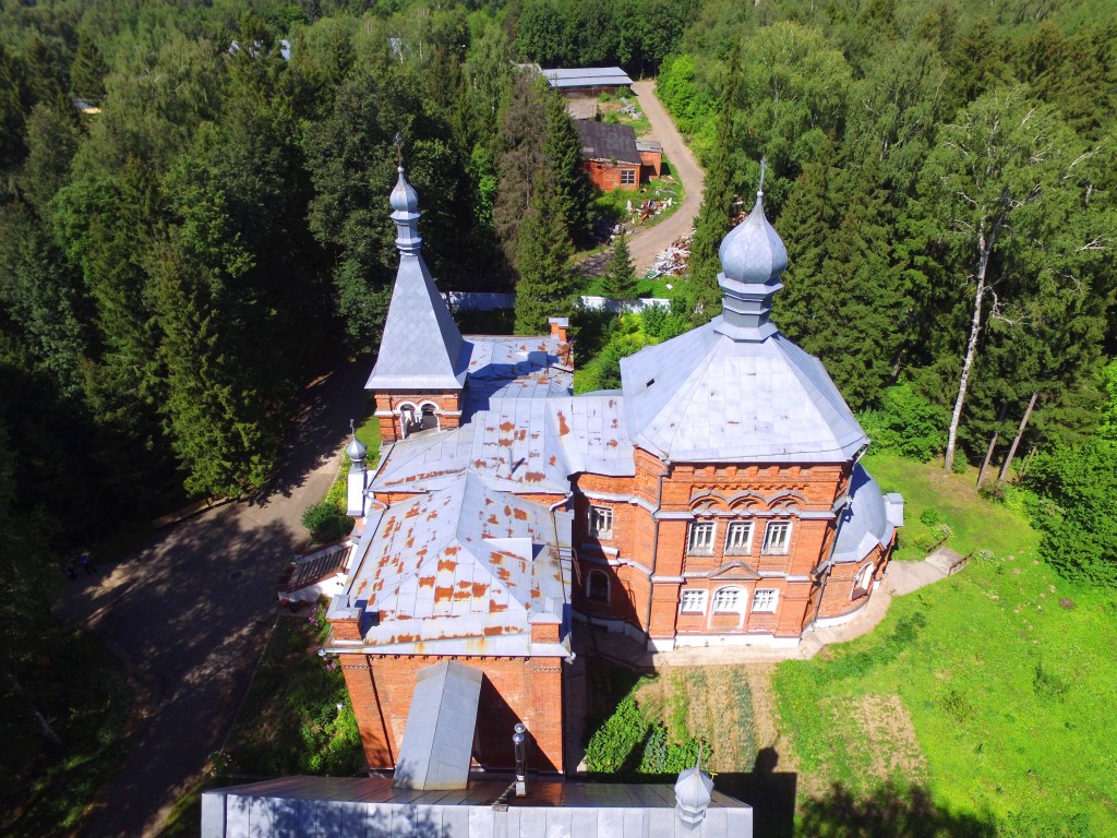 Церковь Марии Магдалины, Лоза (Сергиево-Посадский городской округ, Московская область). общий вид в ландшафте, Вид с юга, фото с квадрокоптера.