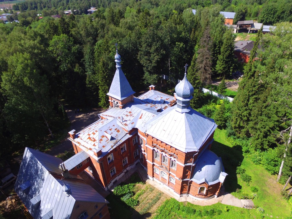 Церковь Марии Магдалины, Лоза (Сергиево-Посадский городской округ, Московская область). общий вид в ландшафте, Вид с юго-востока, фото с квадрокоптера.