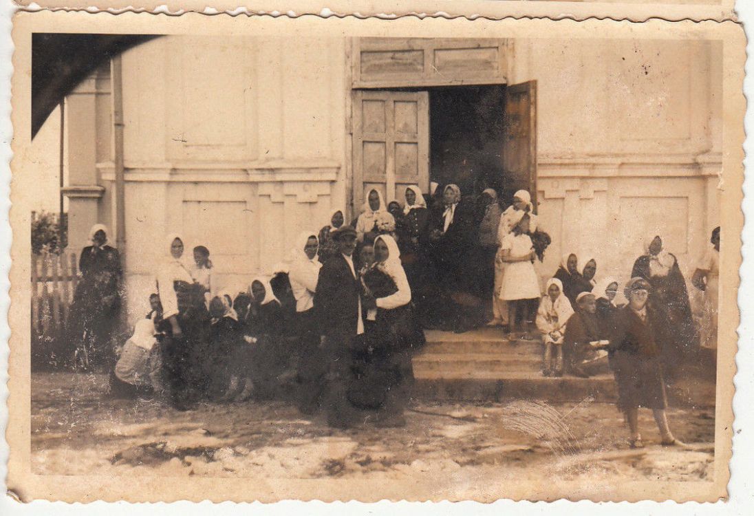 Церковь Марии Египетской, Вилейка (Вилейский район, Беларусь, Минская область). архивная фотография, Вход в храм. Фото 1941 г. с аукциона e-bay.de