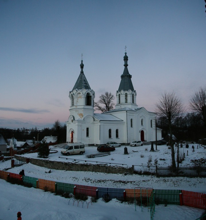 Куренец. Церковь Рождества Пресвятой Богородицы. общий вид в ландшафте