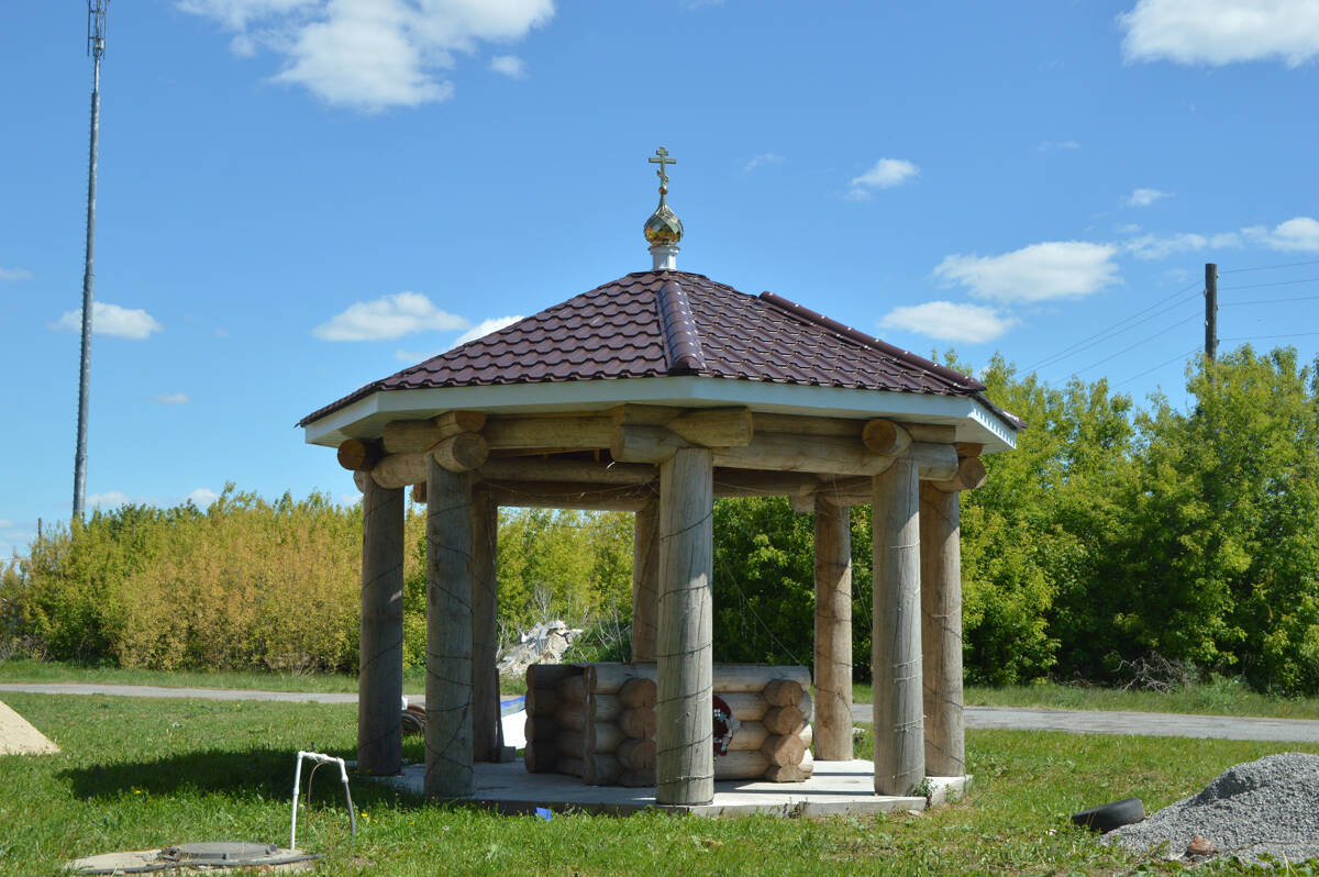 Церковь Михаила Архангела, Воронежская Лозовка (Хлевенский район, Липецкая область). дополнительная информация, Строящийся колодец при храме