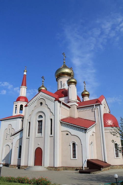 Церковь Новомучеников и исповедников Церкви Русской, Юровка (Анапа, город, Краснодарский край). общий вид в ландшафте