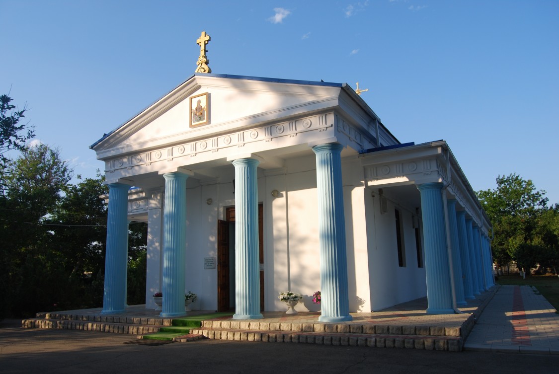 Тамань. Церковь Покрова Пресвятой Богородицы. фасады