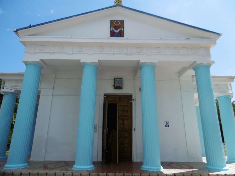 Церковь Покрова Пресвятой Богородицы, Тамань (Темрюкский район, Краснодарский край). фасады, Западный фасад храма с главными вратами 