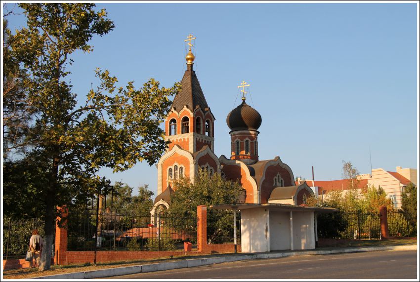 Темрюк. Церковь Михаила Архангела. общий вид в ландшафте