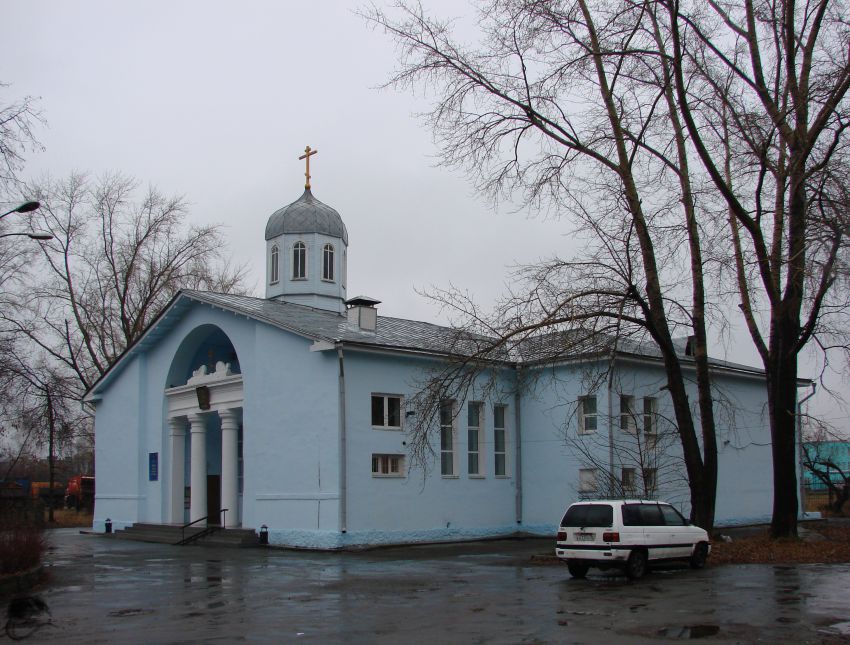 Екатеринбург. Церковь Успения Пресвятой Богородицы на Эльмаше. общий вид в ландшафте