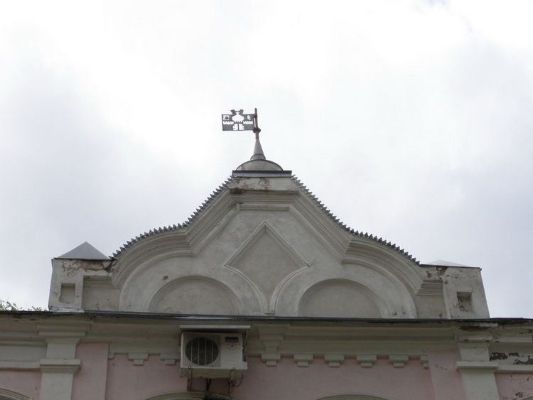 Церковь Александра Невского при мужской гимназии, Сергиев Посад (Сергиево-Посадский городской округ, Московская область). архитектурные детали, Ранее  на  этом  месте  находился  купол  храма