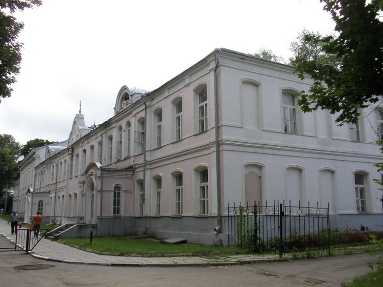 Церковь Александра Невского при мужской гимназии, Сергиев Посад (Сергиево-Посадский городской округ, Московская область). общий вид в ландшафте