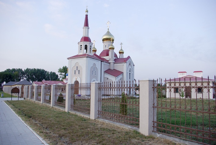 Церковь Новомучеников и исповедников Церкви Русской, Юровка (Анапа, город, Краснодарский край). общий вид в ландшафте