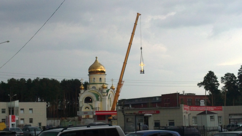 Екатеринбург. Церковь Георгия Победоносца. дополнительная информация, Церковь обретает крест