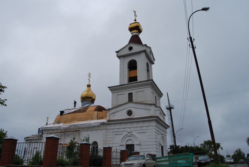 Екатеринбург. Церковь Троицы Живоначальной на Проезжей. общий вид в ландшафте