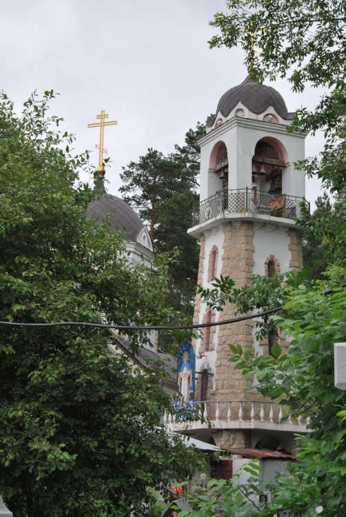 Екатеринбург. Церковь Марка Киево-Печерского на Архиерейском подворье на Широкореченском кладбище. фасады