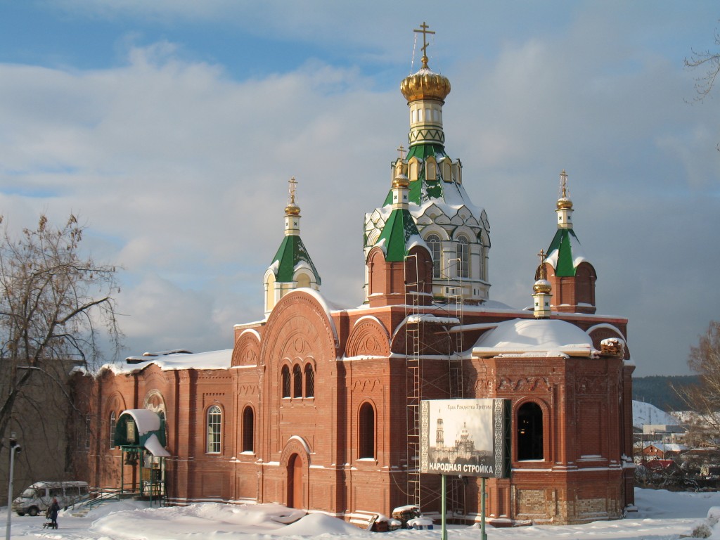 Храм михайловск. Храм Михайловск Свердловская область. Храм города Михайловск Свердловской области.