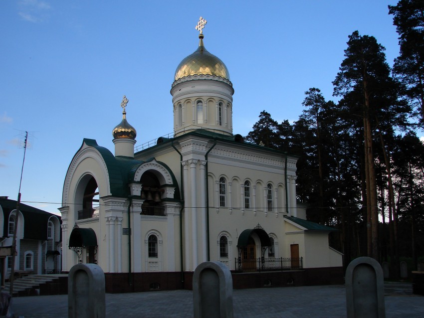 Церковь Иоанна Воина, Новоберёзовский (Берёзовский (Берёзовский ГО), Свердловская область). общий вид в ландшафте