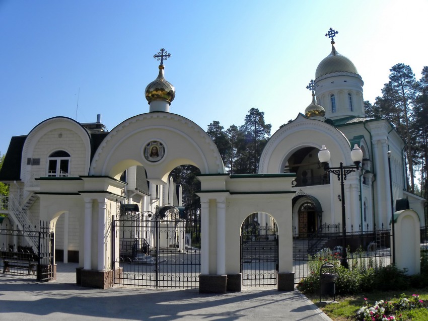 Церковь Иоанна Воина, Новоберёзовский (Берёзовский (Берёзовский ГО), Свердловская область). общий вид в ландшафте
