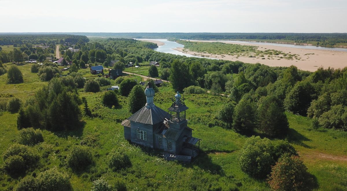 Церковь Димитрия Солунского, Корбала (Шенкурский район, Архангельская область). общий вид в ландшафте