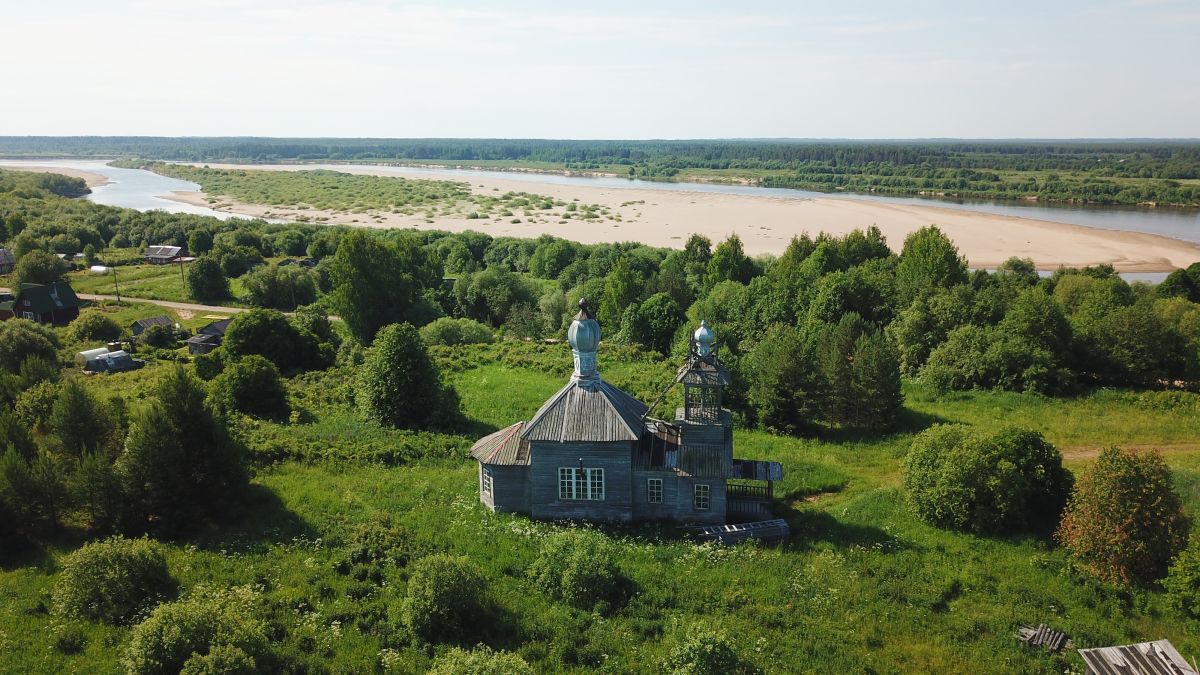 Церковь Димитрия Солунского, Корбала (Шенкурский район, Архангельская область). общий вид в ландшафте