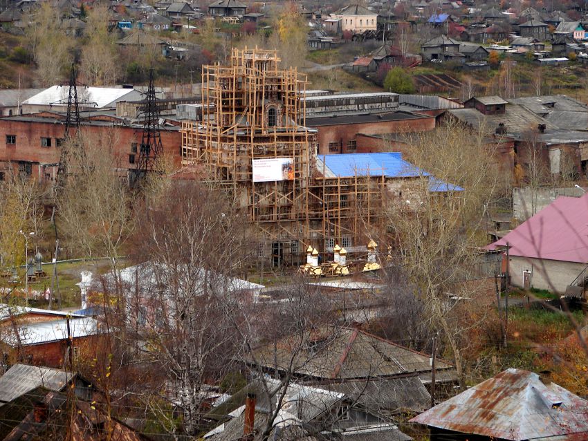 Карпинск. Церковь Введения во храм Пресвятой Богородицы. документальные фотографии