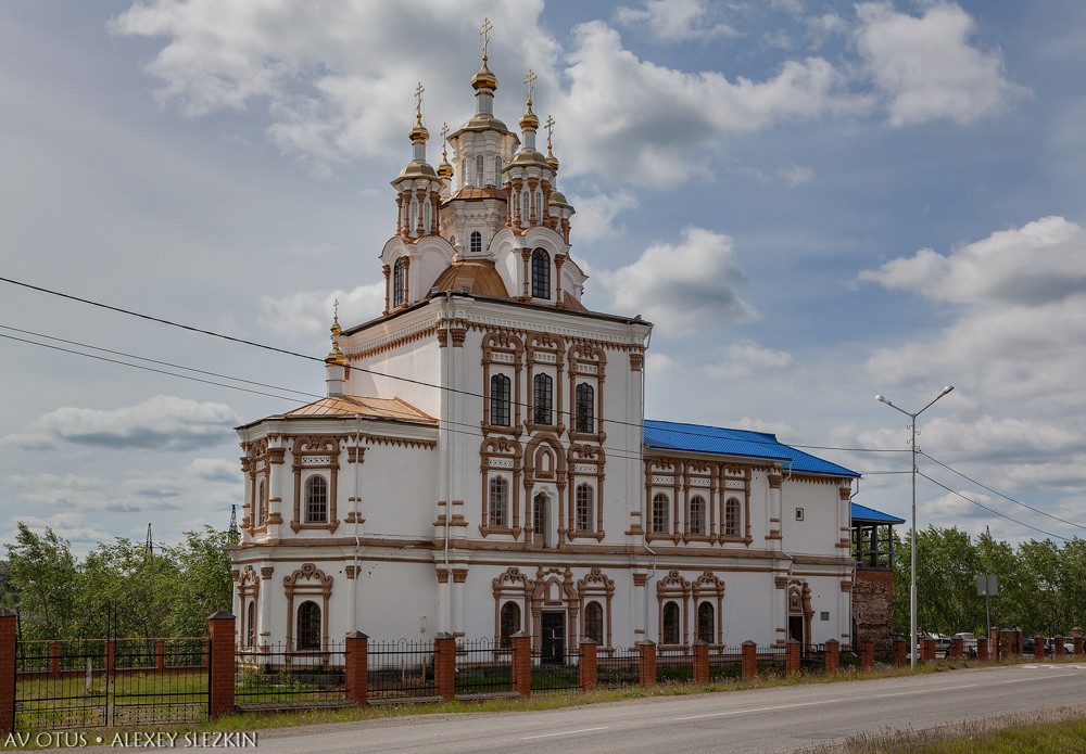 Карпинск. Церковь Введения во храм Пресвятой Богородицы. фасады