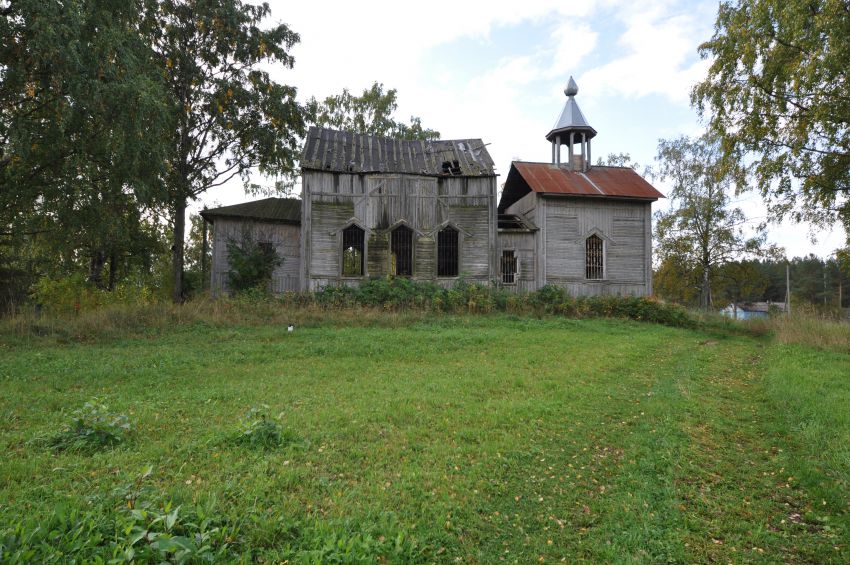 Церковь Рождества Пресвятой Богородицы в Лумбушах, Брюхово (Медвежьегорский район, Республика Карелия). общий вид в ландшафте