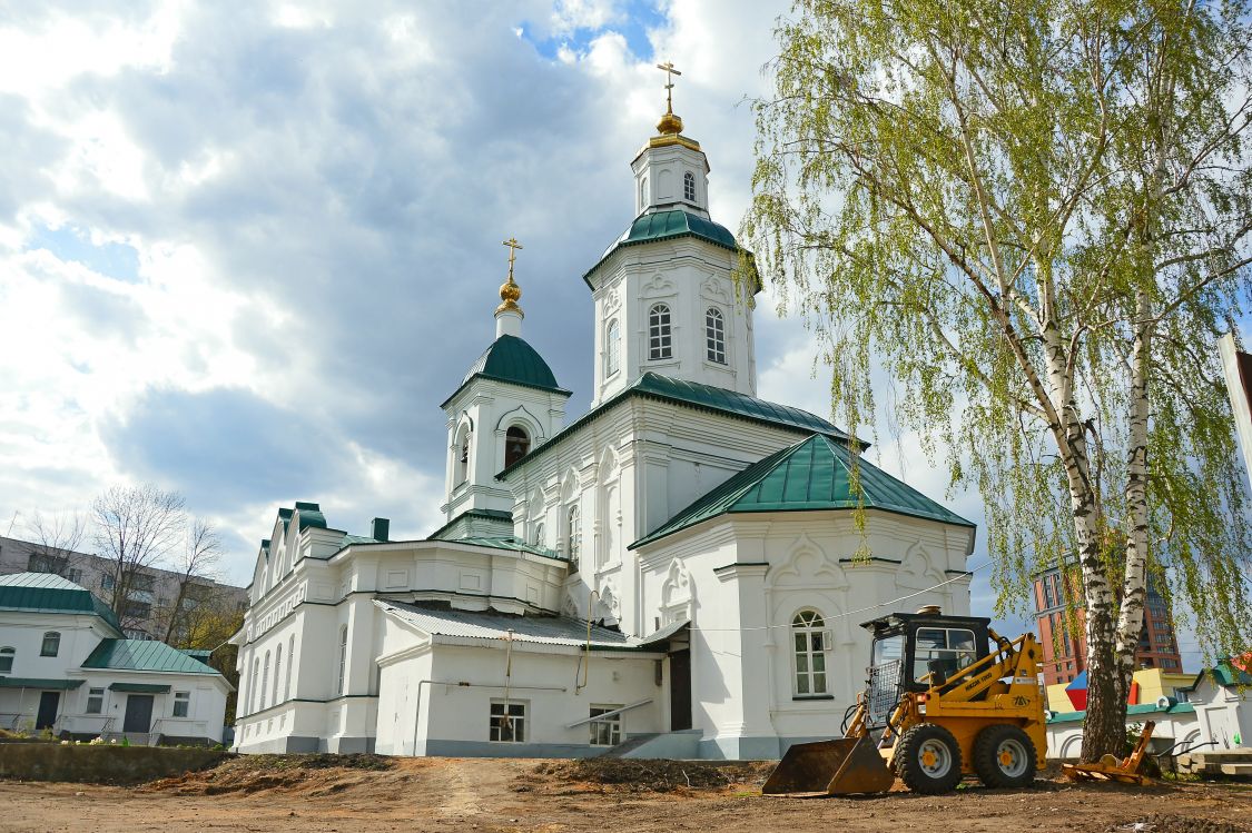 Саранск. Церковь Троицы Живоначальной. художественные фотографии