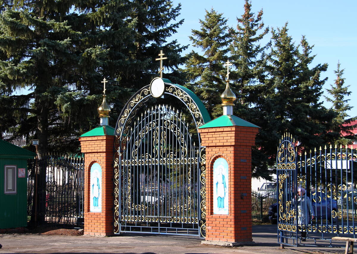 Кафедральный собор Николая Чудотворца, Канаш (Канашский район и г. Канаш, Республика Чувашия). дополнительная информация, Ворота ограды храма.