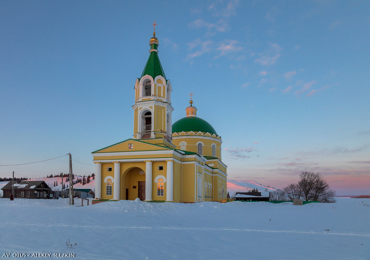 Церковь Рождества Пресвятой Богородицы, Колесниково (Каракулинский район, Республика Удмуртия). общий вид в ландшафте