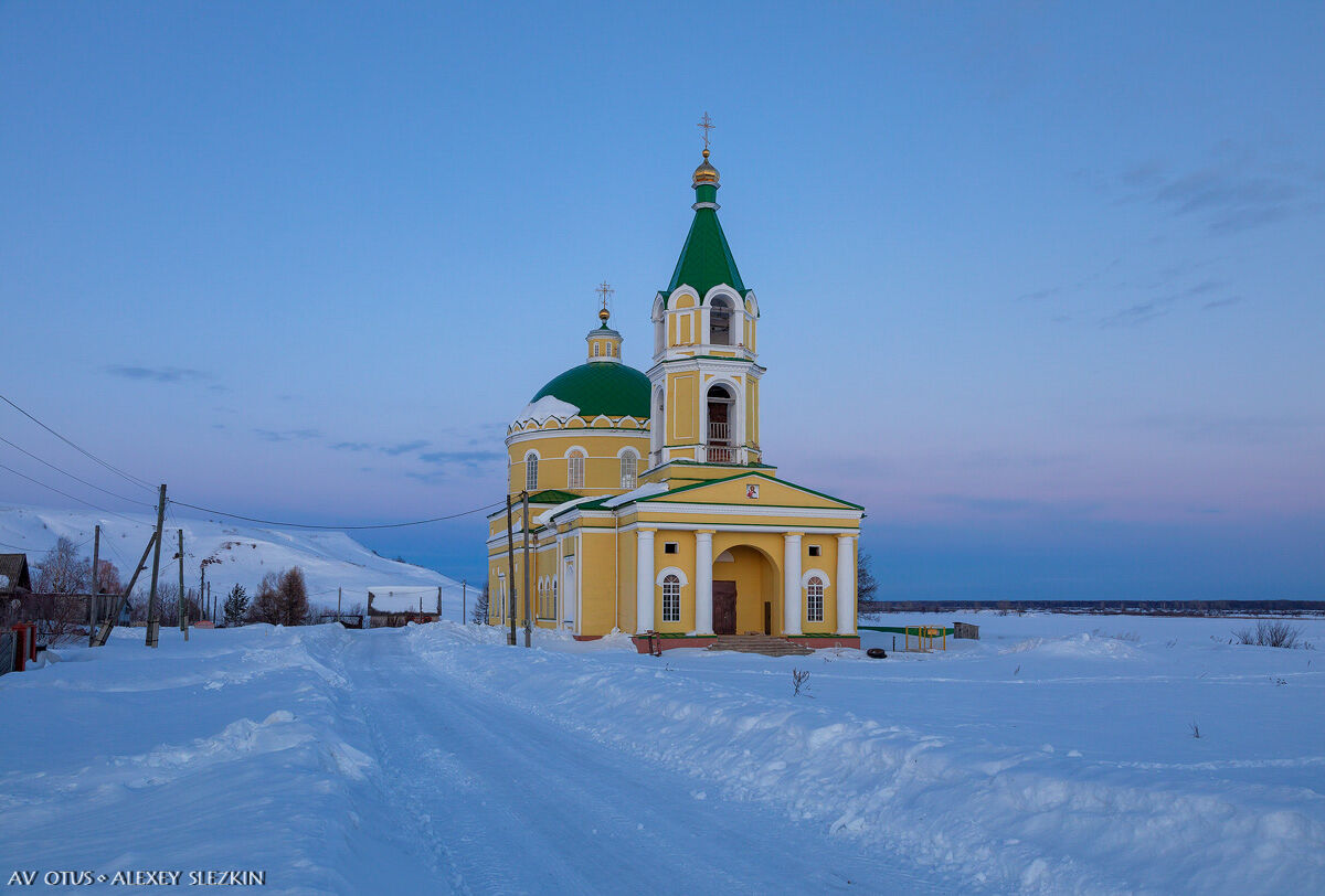 Церковь Рождества Пресвятой Богородицы, Колесниково (Каракулинский район, Республика Удмуртия). общий вид в ландшафте