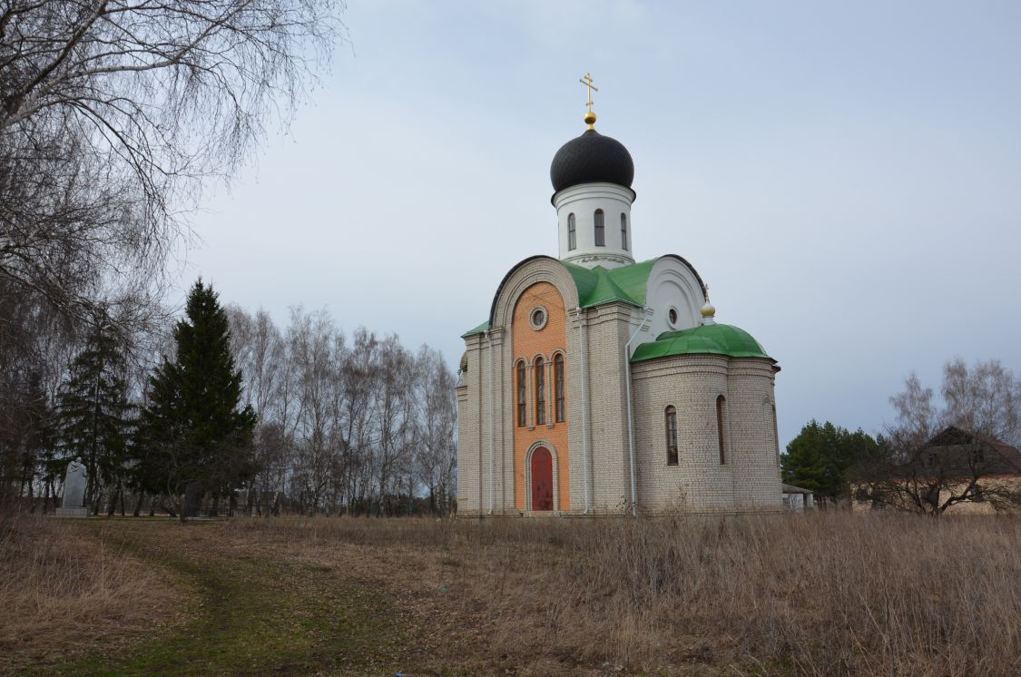 Новодмитровка. Церковь Димитрия Солунского. общий вид в ландшафте