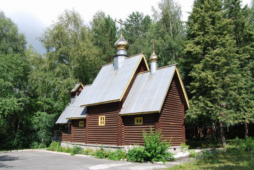 Церковь Петра Митрополита Крутицкого, Екатеринбург (Екатеринбург (МО город Екатеринбург), Свердловская область). общий вид в ландшафте