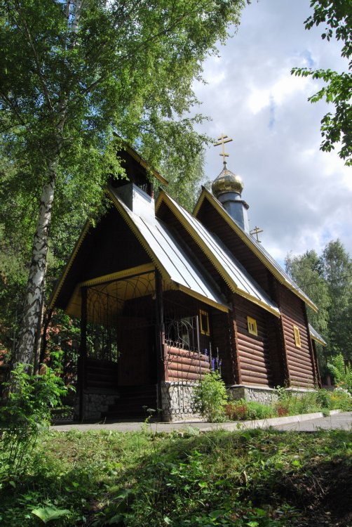 Церковь Петра Митрополита Крутицкого, Екатеринбург (Екатеринбург (МО город Екатеринбург), Свердловская область). общий вид в ландшафте