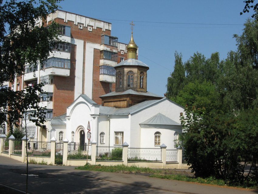 Саранск. Церковь Рождества Христова. общий вид в ландшафте