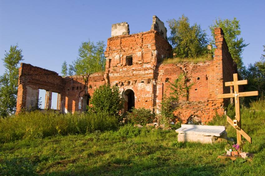 Суворов. Церковь Покрова Пресвятой Богородицы. фасады