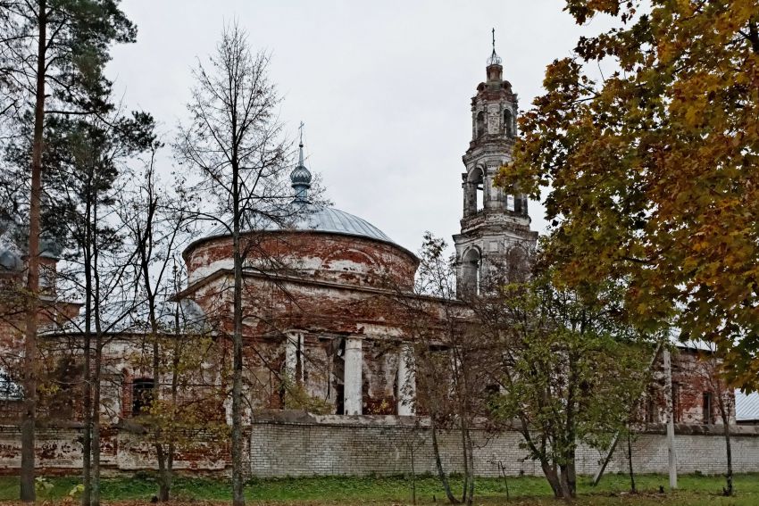 Васильевское. Церковь Николая Чудотворца. общий вид в ландшафте
