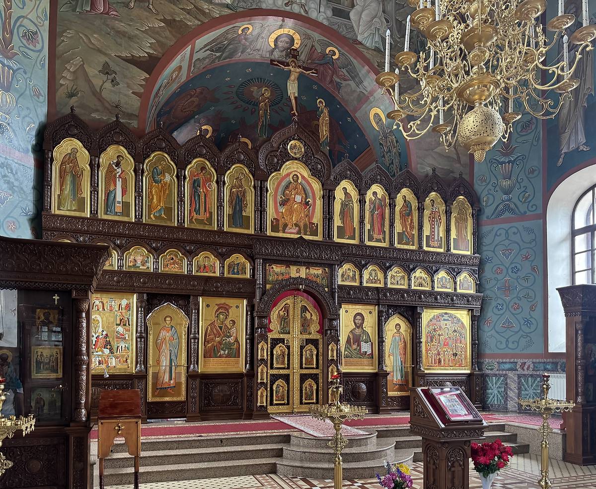 Иконостас, интерьер и убранство. Церковь Воздвижения Креста Господня, Хвалынск (Хвалынский район, Саратовская область)