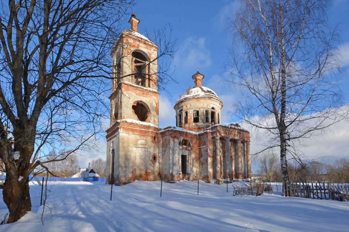 Церковь Успения Пресвятой Богородицы, Великополье (Угранский район, Смоленская область). фасады, Вид с юго-запада