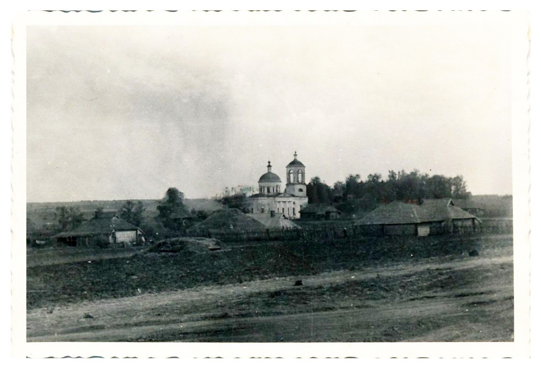Фото 1942 г. с аукциона e-bay.de, архивная фотография. Церковь Успения Пресвятой Богородицы, Великополье (Угранский район, Смоленская область)