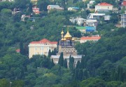 Церковь Михаила Архангела (новая), Вид из Мисхора<br>, Алупка, Ялта, город, Республика Крым