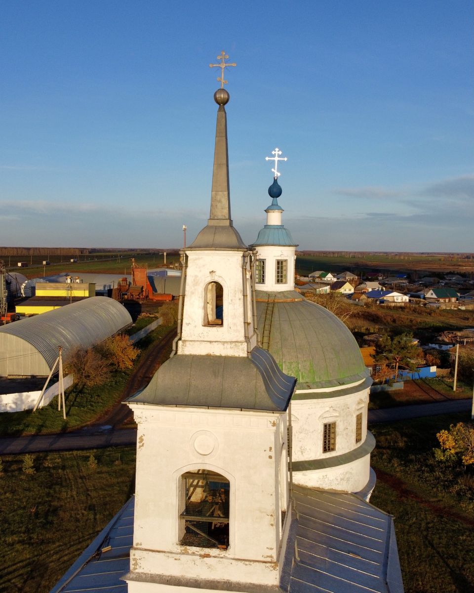 Церковь Казанской иконы Божией Матери, Боровое (Ишимский район и г. Ишим, Тюменская область). архитектурные детали, Главы храма 