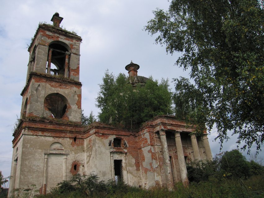 Церковь Успения Пресвятой Богородицы, Великополье (Угранский район, Смоленская область). фасады