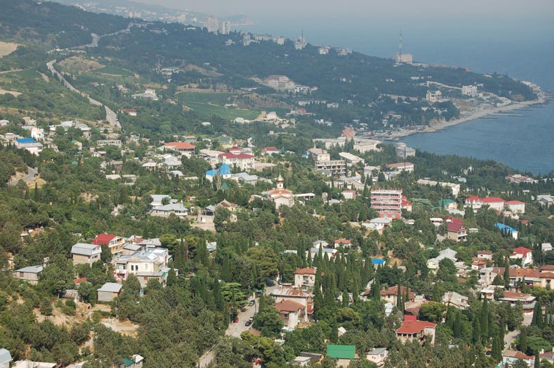 Церковь Покрова Пресвятой Богородицы, Симеиз (Ялта, город, Республика Крым). общий вид в ландшафте