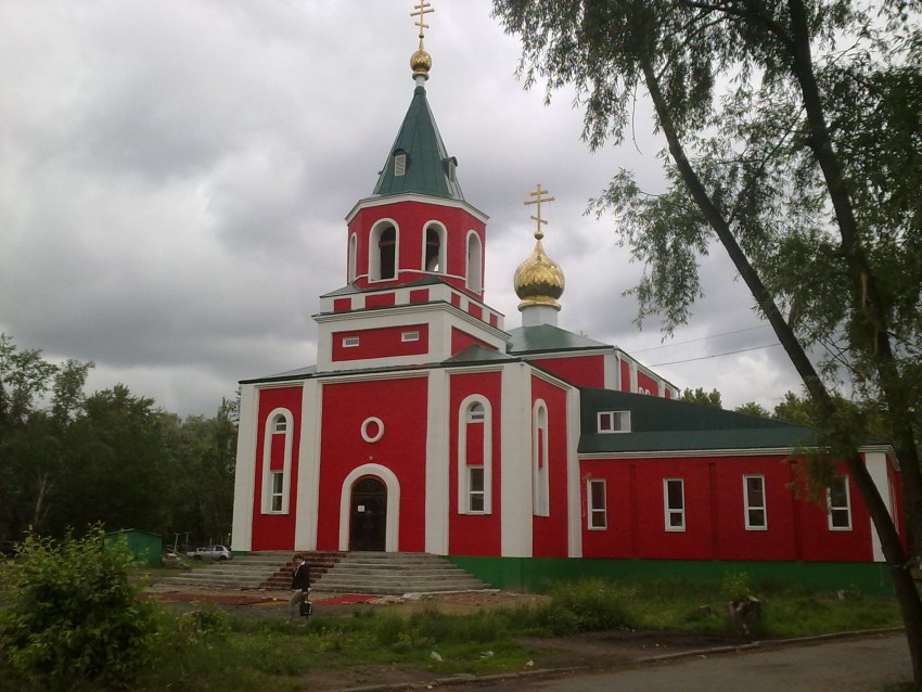 Омск. Церковь Василия Великого. общий вид в ландшафте