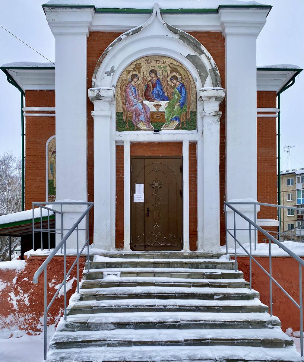 Церковь Троицы Живоначальной в Светлом, Омск (Омск, город, Омская область). архитектурные детали, Вход в храм